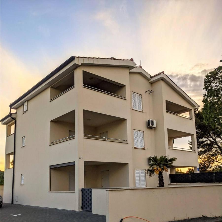 Apartment Iva Šilo Eksteriør bilde