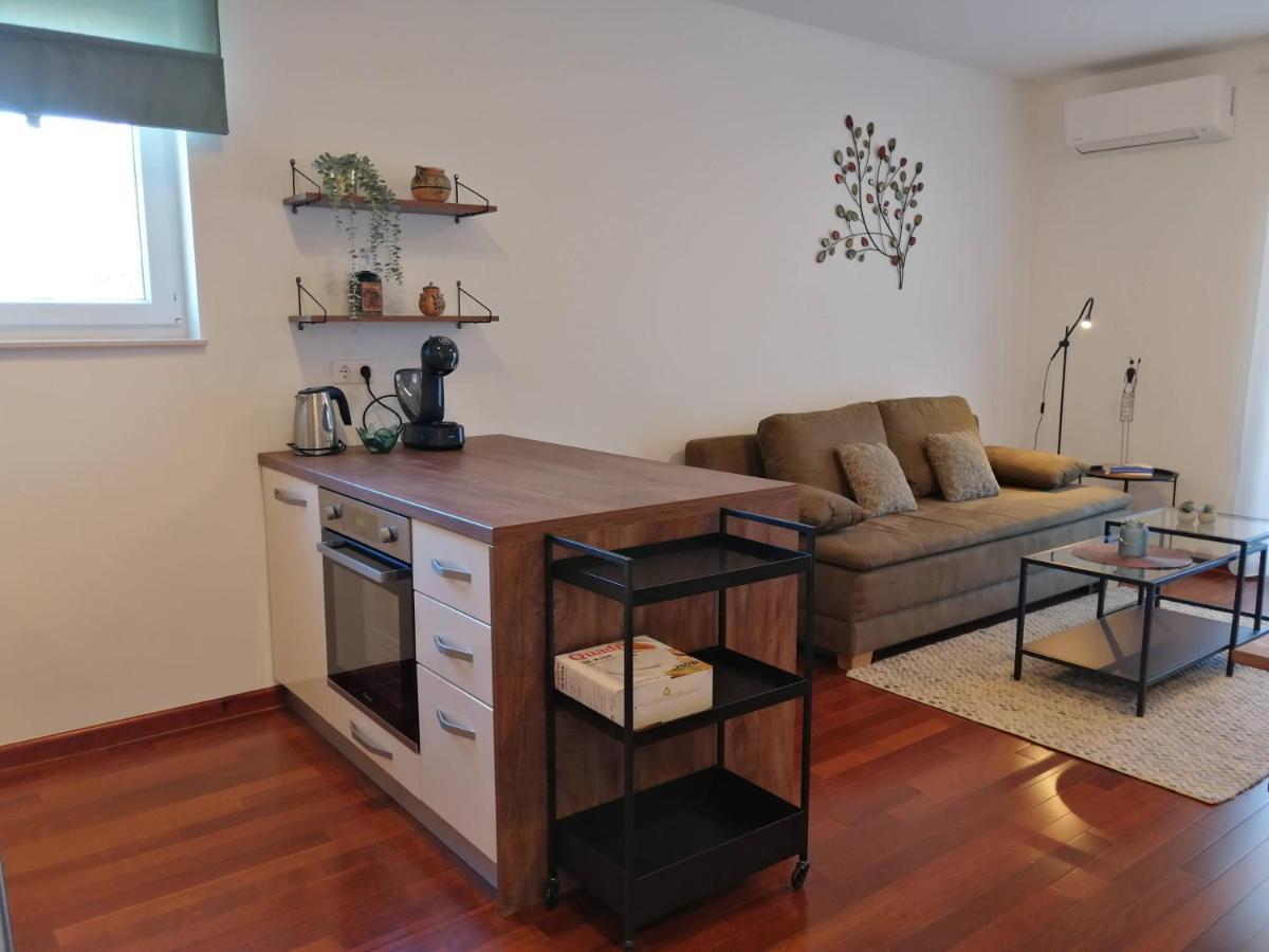 Apartment Iva Šilo Eksteriør bilde